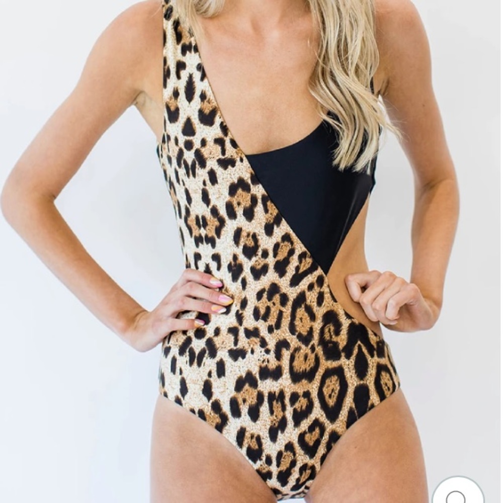 Cut out leopard one piece swim